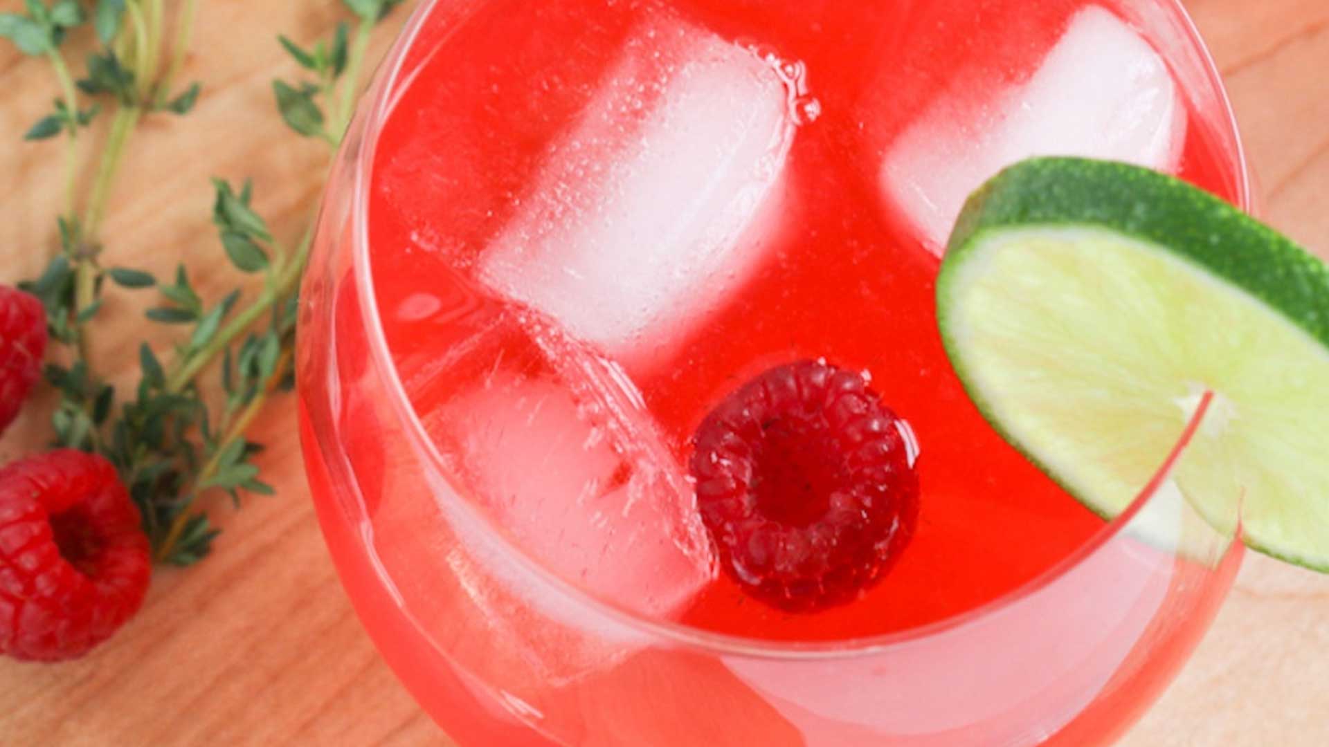 Raspberrythyme Smash Cocktail
